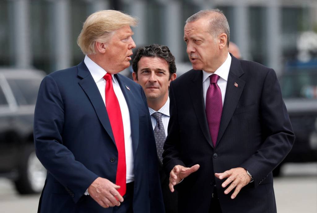 EUA vão dobrar tarifação do aço e alumínio da Turquia, anuncia Trump