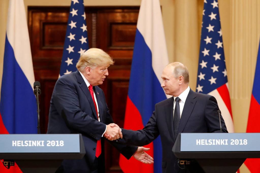 Trump e Putin elogiam diálogo bilateral durante cúpula em Helsinque