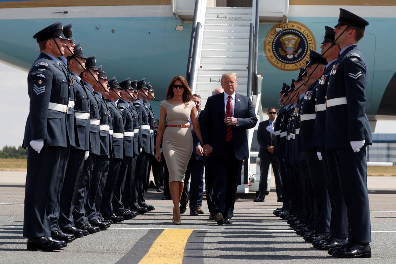 Trump chega a Londres para iniciar visita oficial