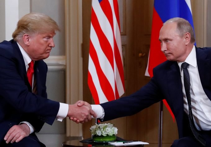 Trump e Putin se reúnem em esperada cúpula bilateral em Helsinque