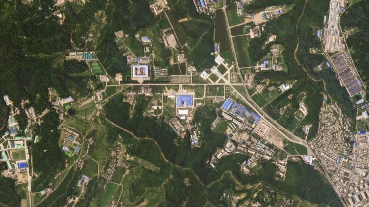 Coreia do Norte: imagens obtidas por satélite indicam que o governo de Kim Jong-un trabalha em um ou dois mísseis ICBM em uma instalação de pesquisa em Sanumdong, nos arredores de Pyongyang (Planet Labs Inc/Handout/Reuters)
