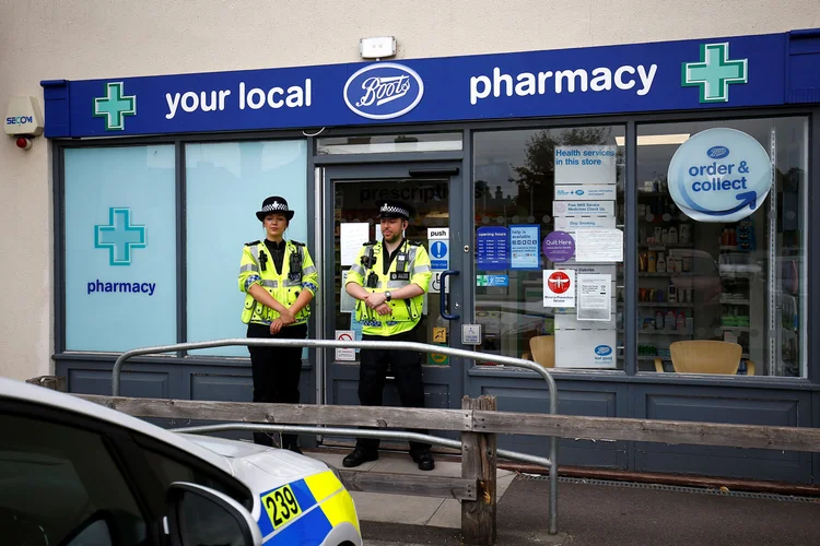 Os dois afetados, de aproximadamente 40 anos e cujas identidades não foram reveladas, permanecem internados em estado grave no hospital Salisbury District, (Henry Nicholls/Reuters)