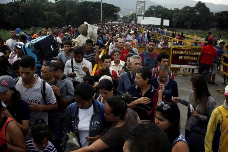Imigração: estimativas de quantos venezuelanos deixaram seu país-natal durante os governos do ex-presidente Hugo Chávez e de Nicolás Maduro variam muito - alguns calculam o número em 4 milhões (Carlos Eduardo Ramirez/Reuters)