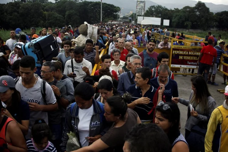 Imigração: estimativas de quantos venezuelanos deixaram seu país-natal durante os governos do ex-presidente Hugo Chávez e de Nicolás Maduro variam muito - alguns calculam o número em 4 milhões (Carlos Eduardo Ramirez/Reuters)