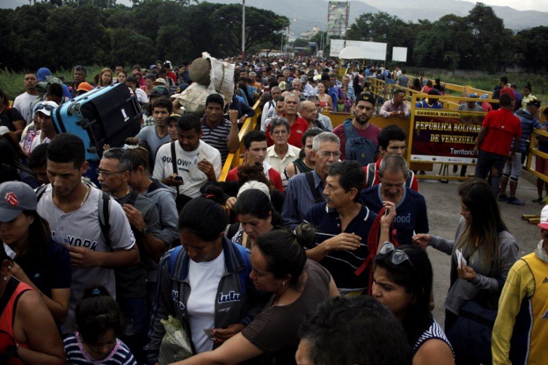 Colômbia concede vistos temporários a 440 mil imigrantes venezuelanos