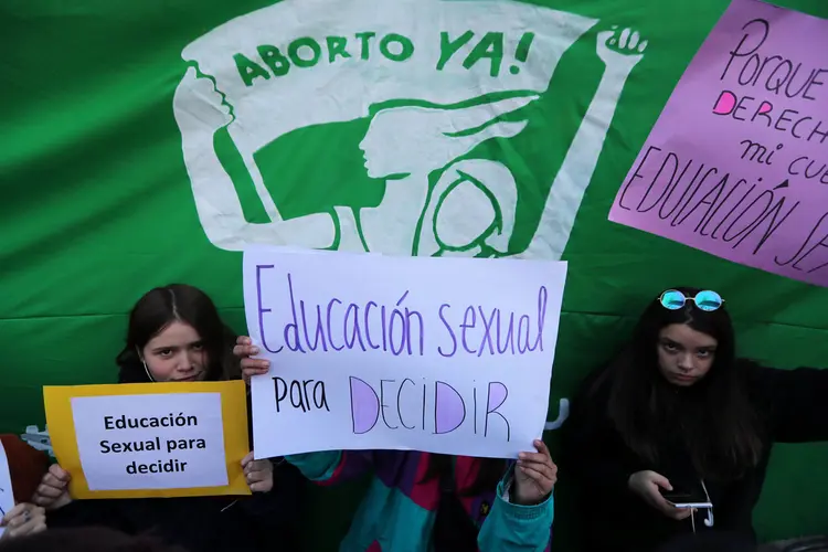 Aborto: no Brasil, o procedimento é descriminalizado apenas em caso de estupro, risco de vida para a mãe e feto com anencefalia (Ivan Alvarado/Reuters)