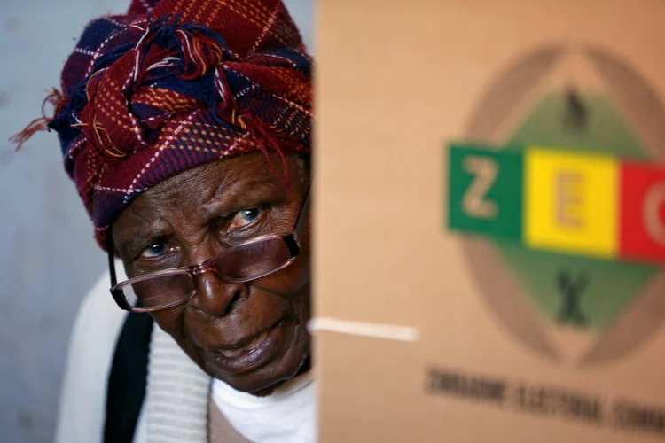 Eleições: uma onda de protestos violentos aconteceram na capital depois do resultado das eleições (Siphiwe Sibeko/Reuters)