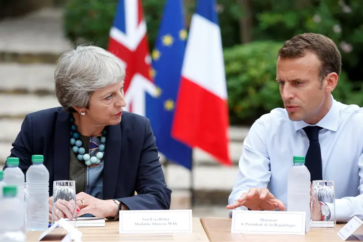 Thesesa May e Emmanuel Macron: segundo o Eliseu, durante a reunião líderes falaram das relações entre Paris e Londres (Sebastien Nogier/Pool/Reuters)