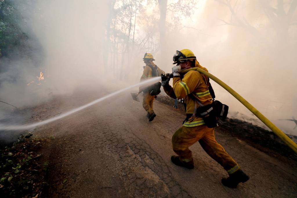 Maior incêndio da história da Califórnia continua a avançar