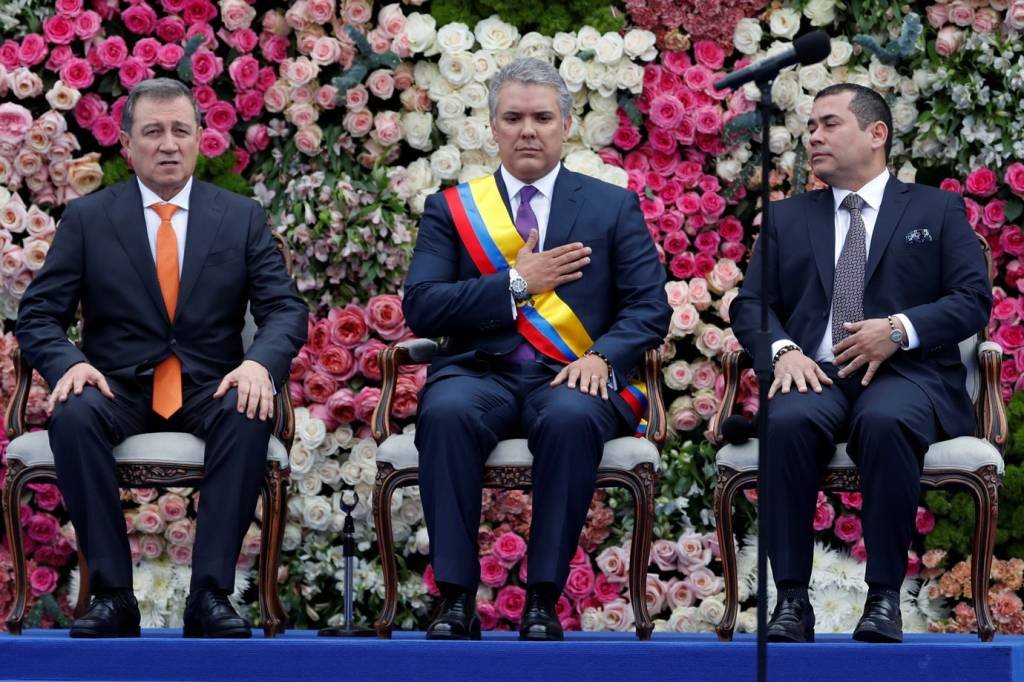 Colômbia: presidente Ivan Duque (ao centro) alertou para a possibilidade de narcotraficantes quererem eleger prefeitos e governadores (Carlos Garcia Rawlins/Reuters)