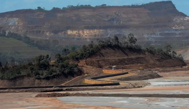 Samarco: empresa prevê obter em 2019 todas as licenças necessárias para retomar sua produção de minério de ferro em Mariana (MG) (Washington Alves/Reuters)