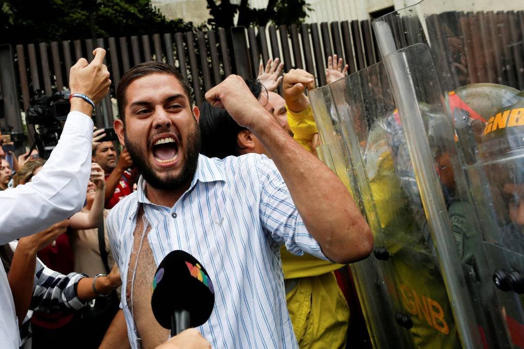 Parlamento analisa detenção do deputado acusado por Maduro