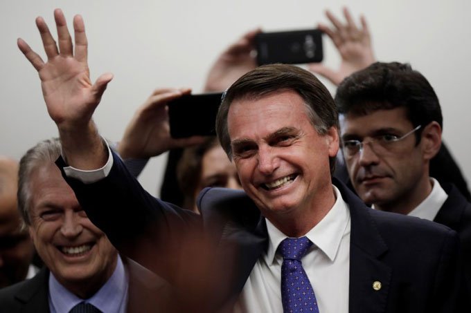 Bolsonaro lidera com folga a corrida presidencial com 26,6 por cento de apoio, aponta Paraná Pesquisas (Ueslei Marcelino/Reuters)