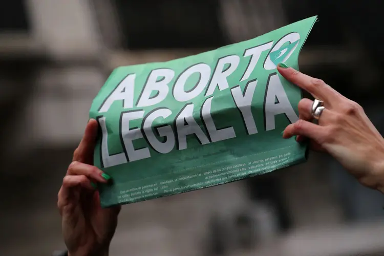 Argentina: Senado rejeitou na noite anterior o projeto para legalizar o aborto no país (Marcos Brindicci/Reuters)