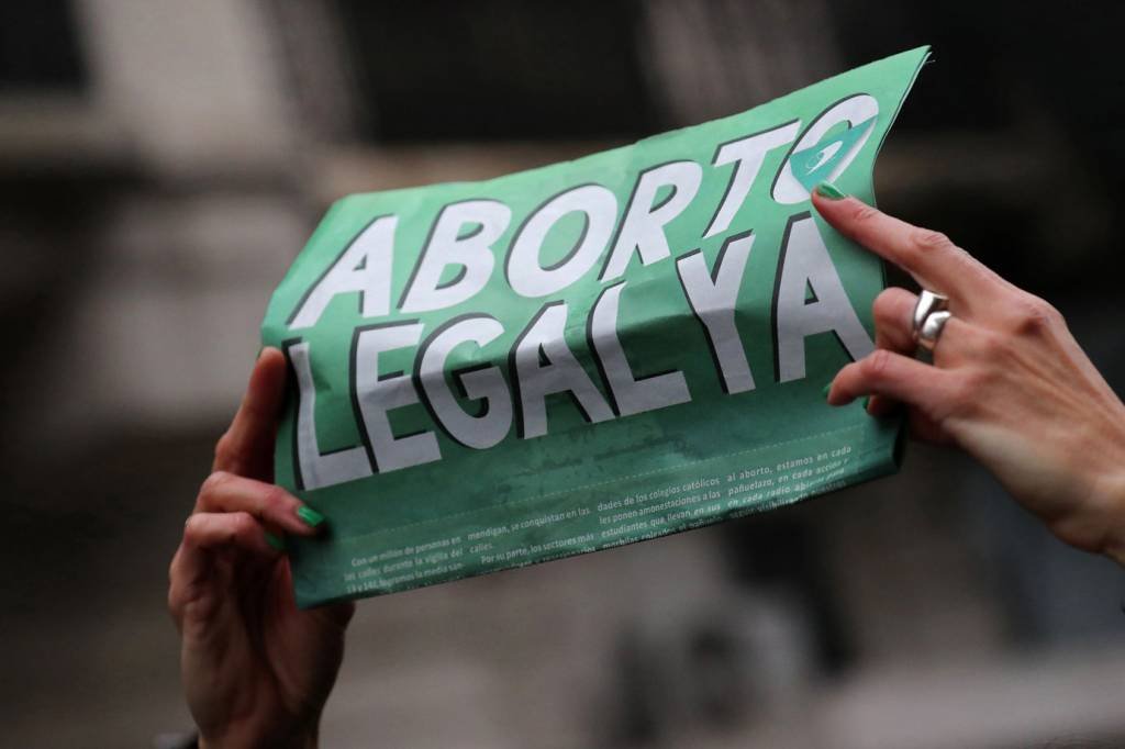 Argentina autoriza fabricação de medicamento abortivo