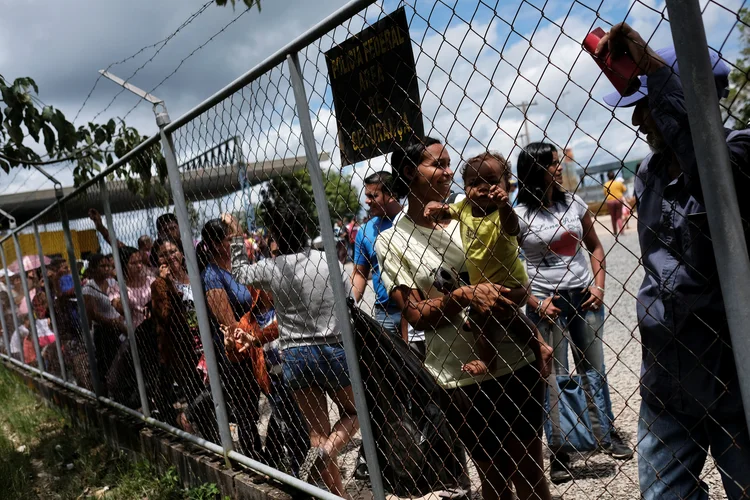 Venezuelanos na fronteira: Roraima tem recebido um grande fluxo de imigrantes que deixam seu país natal por causa da grave situação econômica e social (Nacho Doce/Reuters)