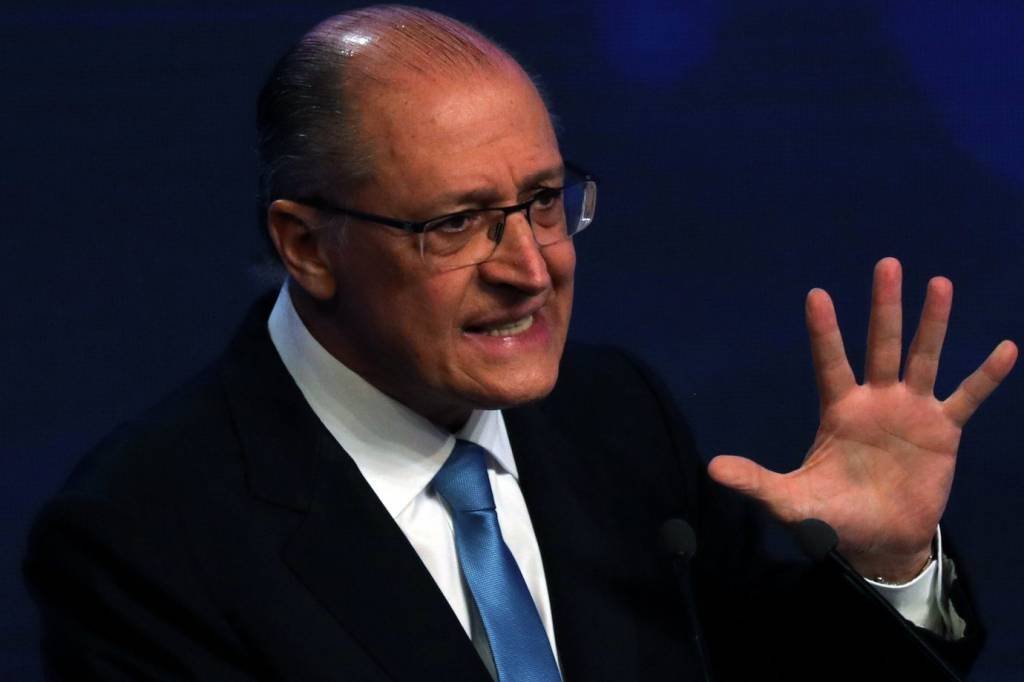É ele quem faz os ataques, diz Alckmin sobre vídeos mirando Bolsonaro