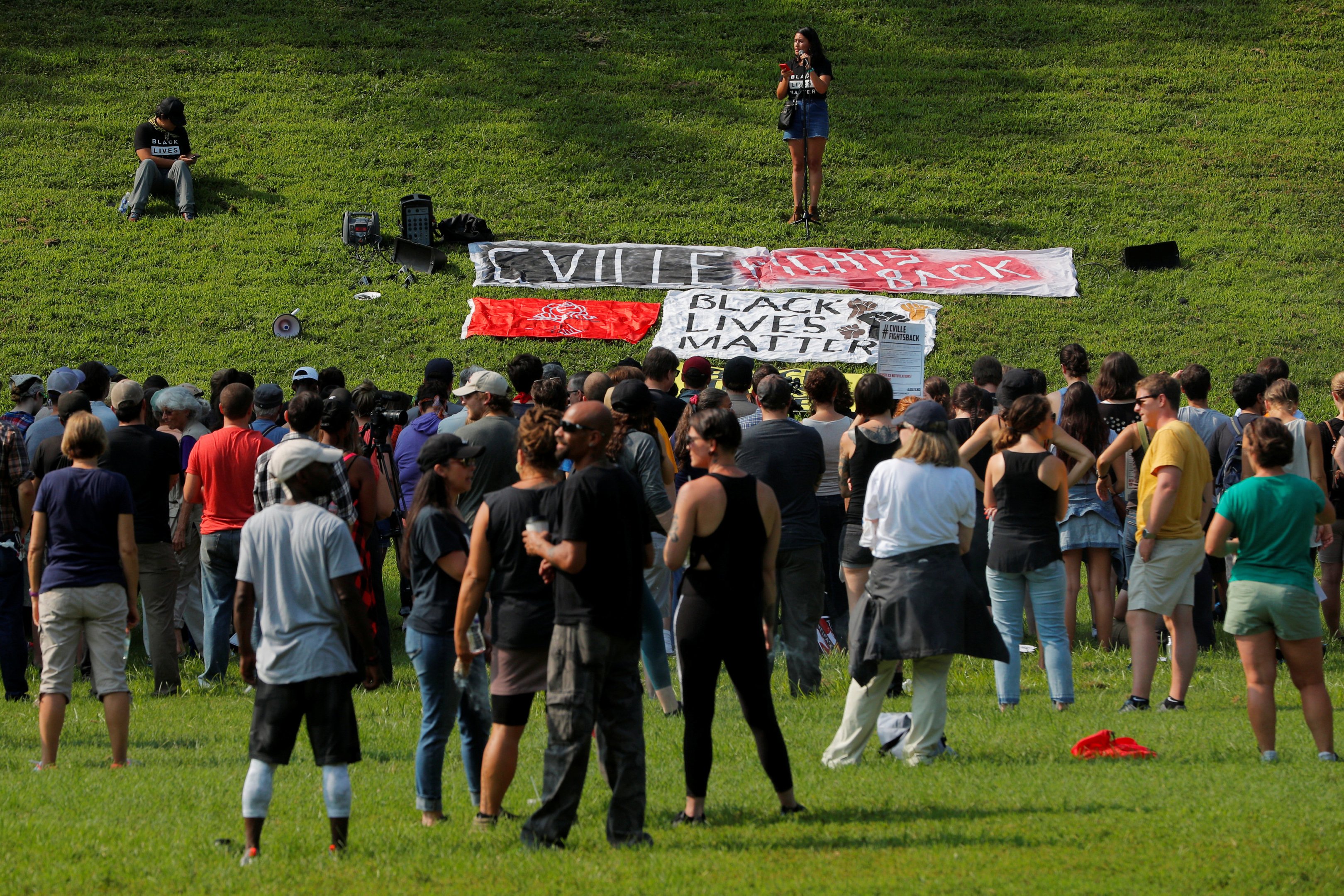 Charlottesville faz protesto um ano após marcha trágica de supremacistas