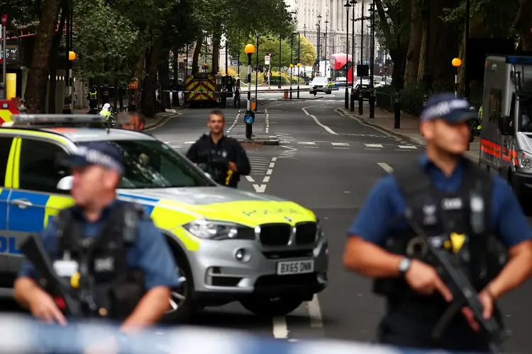 Londres: atropelamento ocorrido em frente ao Parlamento britânico está sendo tratado como terrorismo pelos policiais (Hannah McKay/Reuters)