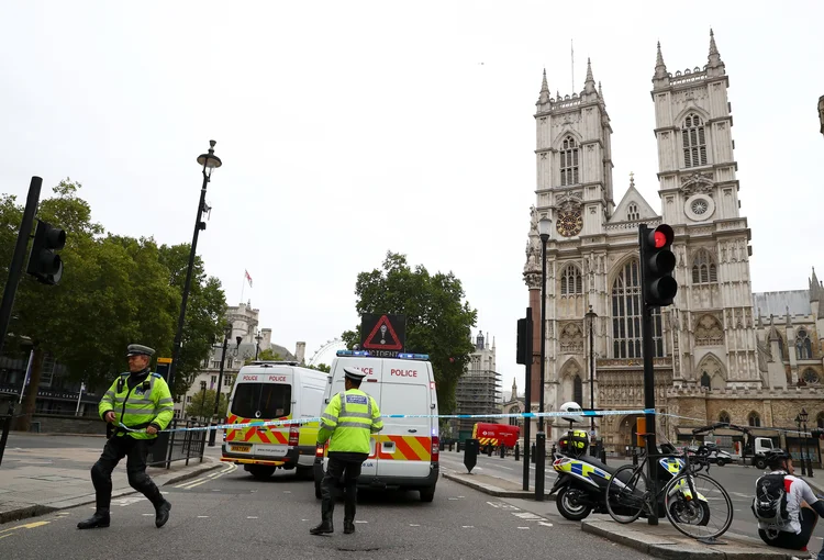 Londres: estação de Westminster do metrô, próxima ao Parlamento britânico, reabriu nesta terça-feira (Hannah McKay/Reuters)