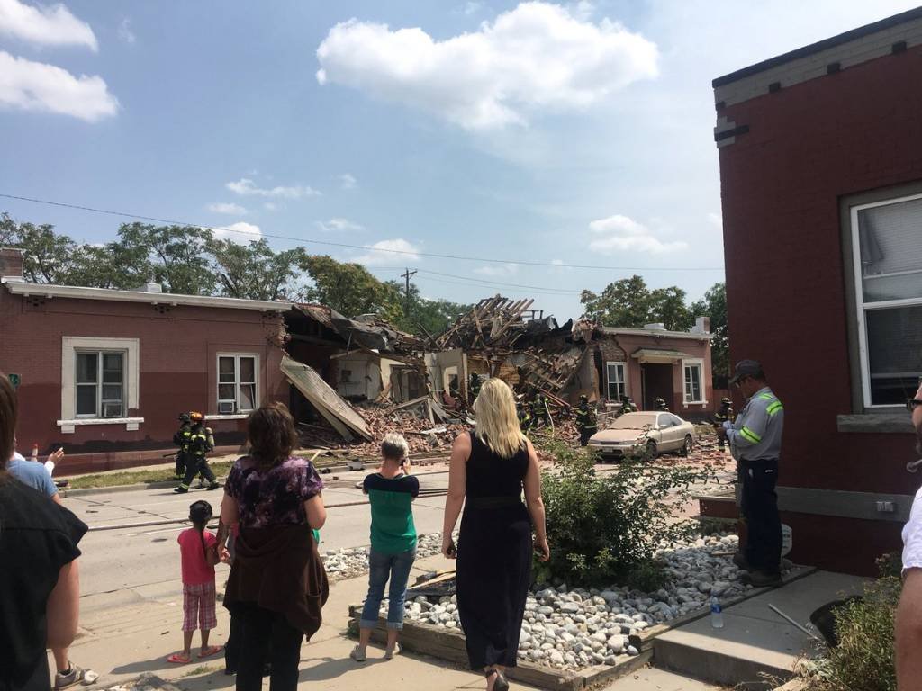 Prédio desaba em Denver após explosão de gás; 9 ficam feridos