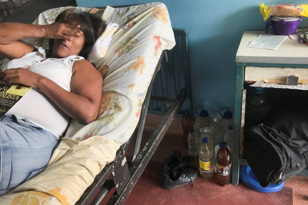 Crise na Venezuela provoca falta de água e cancelamento de cirurgias