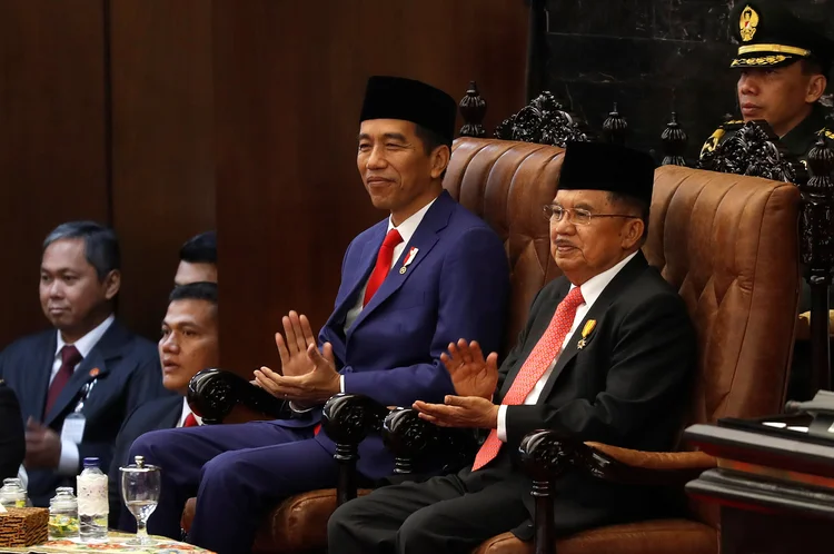 Presidente da Indonésia, Joko Widodo, e seu vice, Jusuf Kalla  (Beawiharta/Reuters)