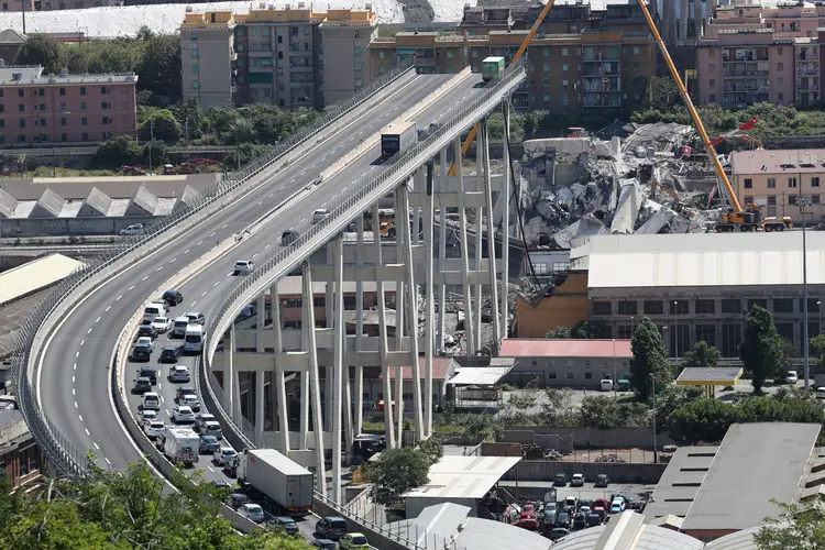 Ponte em Gênova, Itália, desabou no último dia 14 e deixou 43 mortos (Stefano Rellandini/Reuters)