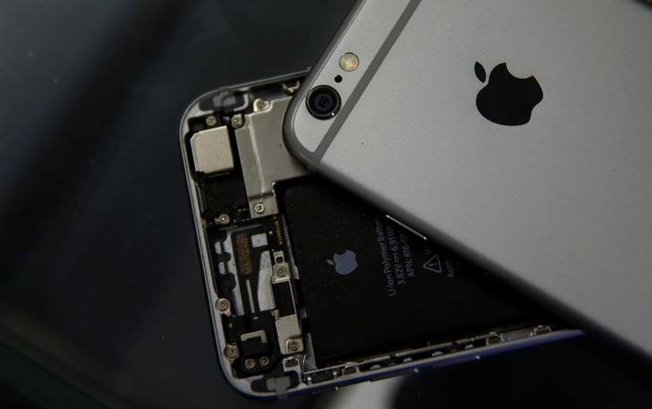 Apple tranquiliza clientes após adolescente invadir rede da empresa