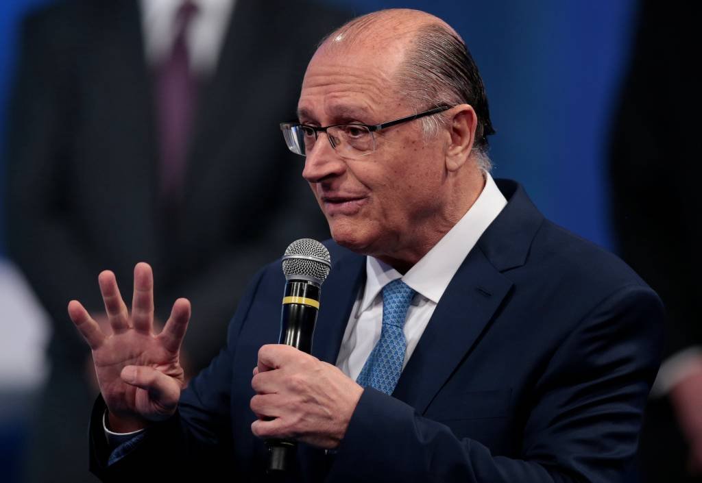 Alckmin tenta minimizar crise e pressão