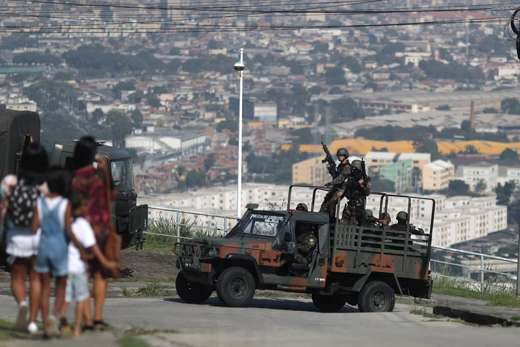 RJ: ao menos oito pessoas morreram durante uma operação conjunta que as forças de segurança realizam nos Complexos do Alemão, da Maré e da Penha (Ricardo Moraes/Reuters)