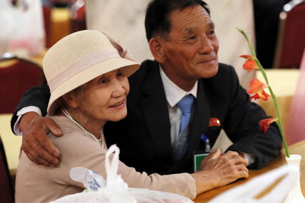 Famílias coreanas separadas pela guerra se reúnem pelo 2º dia