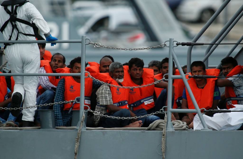 Itália adotará "linha dura" sobre imigrantes com a UE, diz vice-premiê