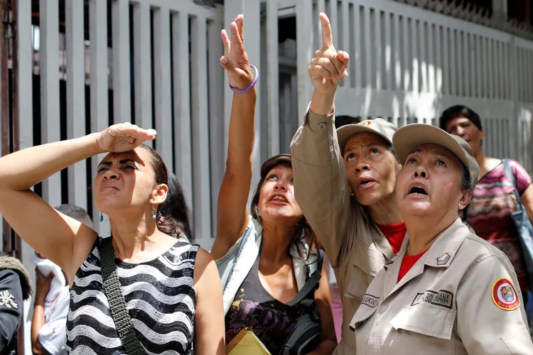 Um tremor de magnitude 5,7 aconteceu nesta quarta-feira na mesma região do terremoto de 6,9 de ontem na Venezuela (Marco Bello/Reuters)