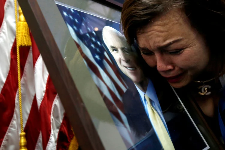 Donald Trump rejeitou emitir um comunicado preparado pela Casa Branca que teria qualificado de "herói" o recém falecido senador republicano John McCain (Kham/Reuters)