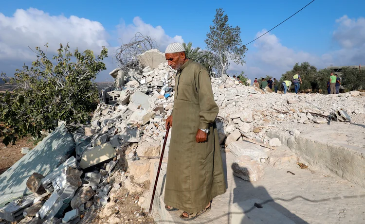 Cisjordânia: os pais, dois irmãos e duas irmãs do jovem moravam na casa que foi destruída (Mohamad Torokman/Reuters)