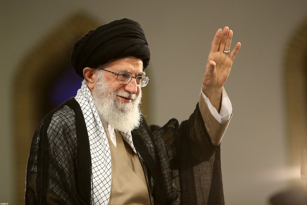 Líder supremo do Irã ameça deixar acordo nuclear se não atender interesses