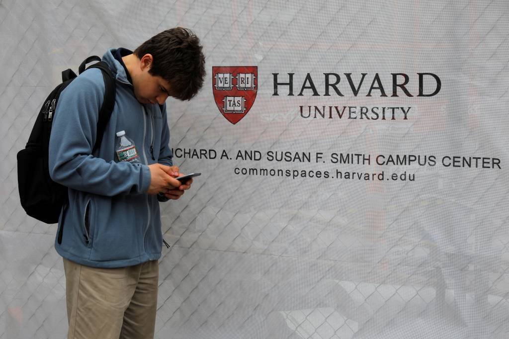 Harvard: defesa da universidade afirma que estudantes asiáticos estão sendo usados para fins políticos (Brian Snyder/Reuters)