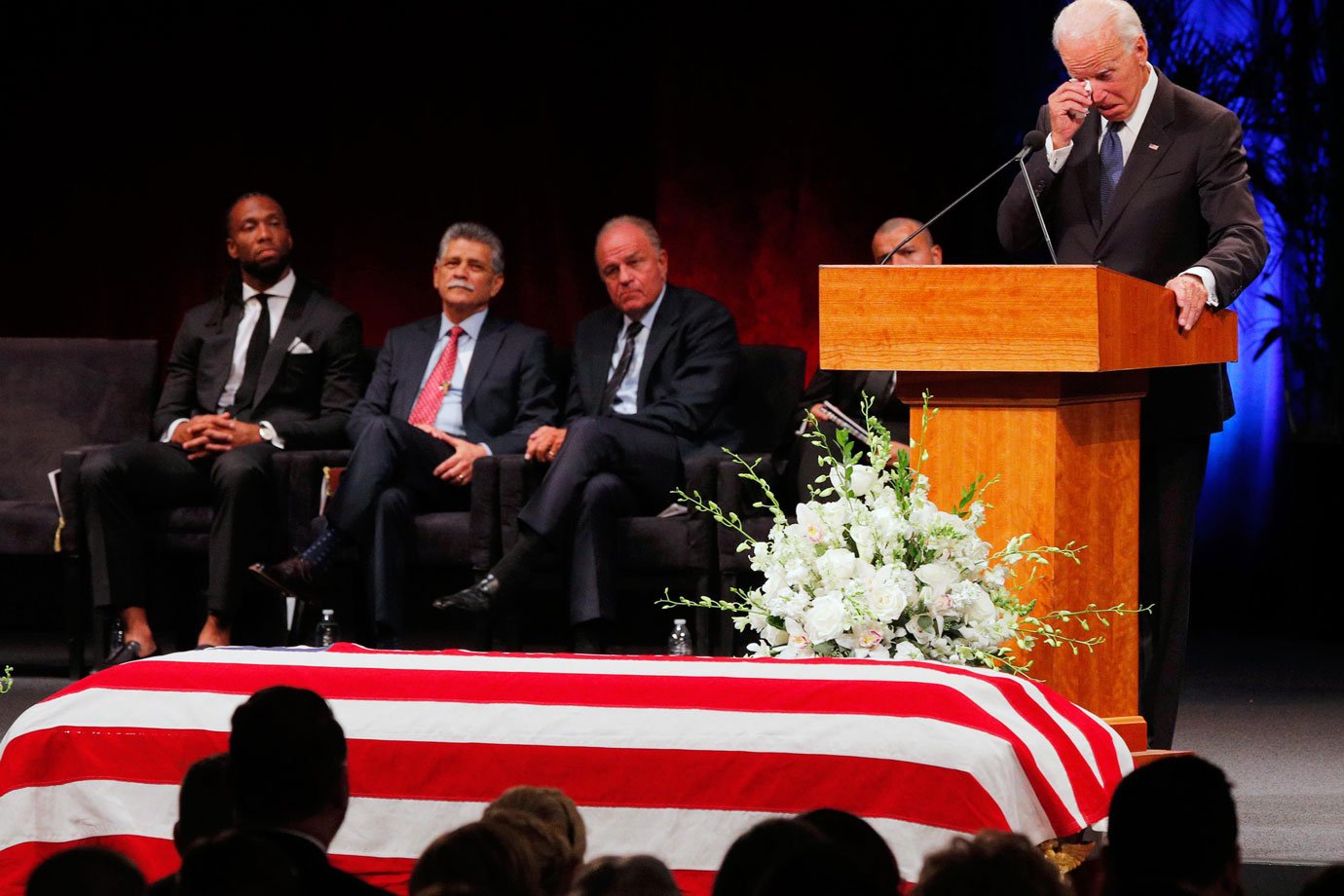 Washington se reúne para despedida de McCain, com exceção de Trump