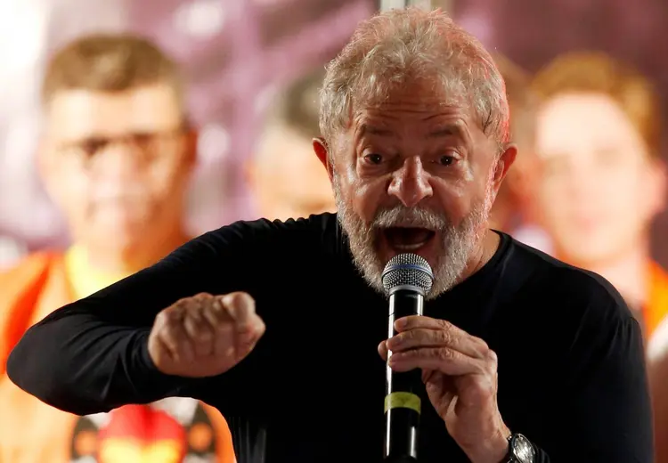 Ex-presidente Luiz Inácio Lula da Silva: Lula liderava as pesquisas de intenção de voto até que a Justiça eleitoral invalidou em setembro sua candidatura (/Rodolfo Buhrer/Reuters)