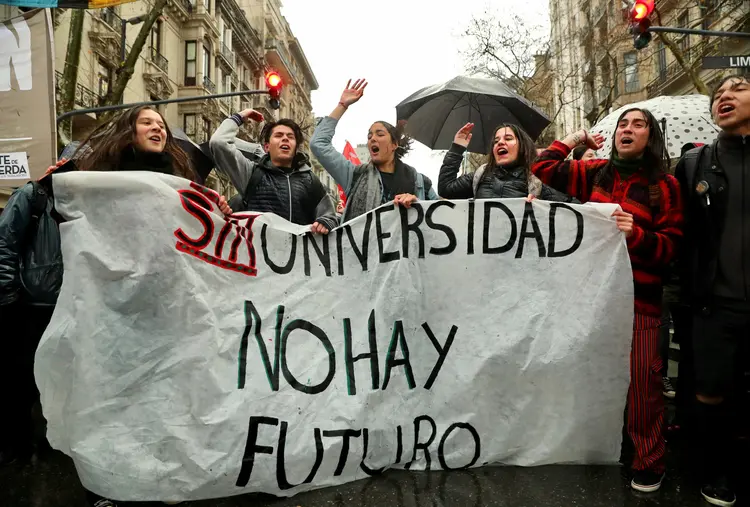Argentina: o governo argentino propõe reajustar os salários dos professores em 15% em 3 parcelas (Marcos Brindicci/Reuters)