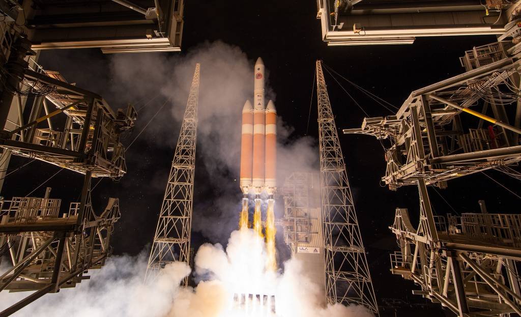 Nasa lança sonda em missão para explorar atmosfera do Sol; assista
