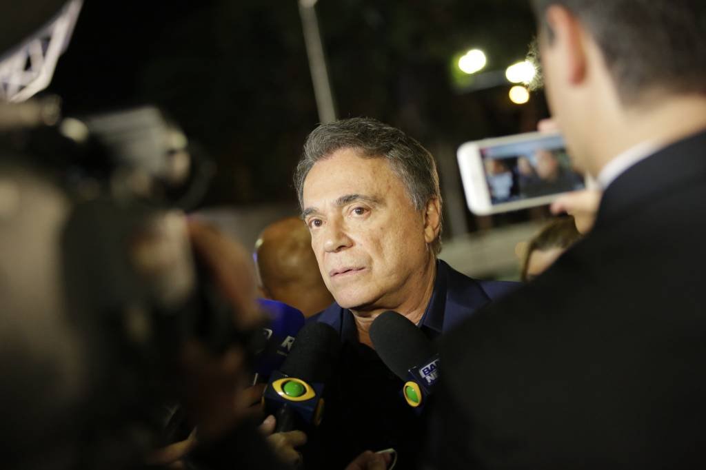 Alvaro Dias diz que Bolsonaro não poderia ser presidente sendo réu no STF