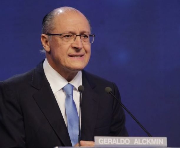Em debate, Ciro ataca reforma trabalhista e Alckmin a defende