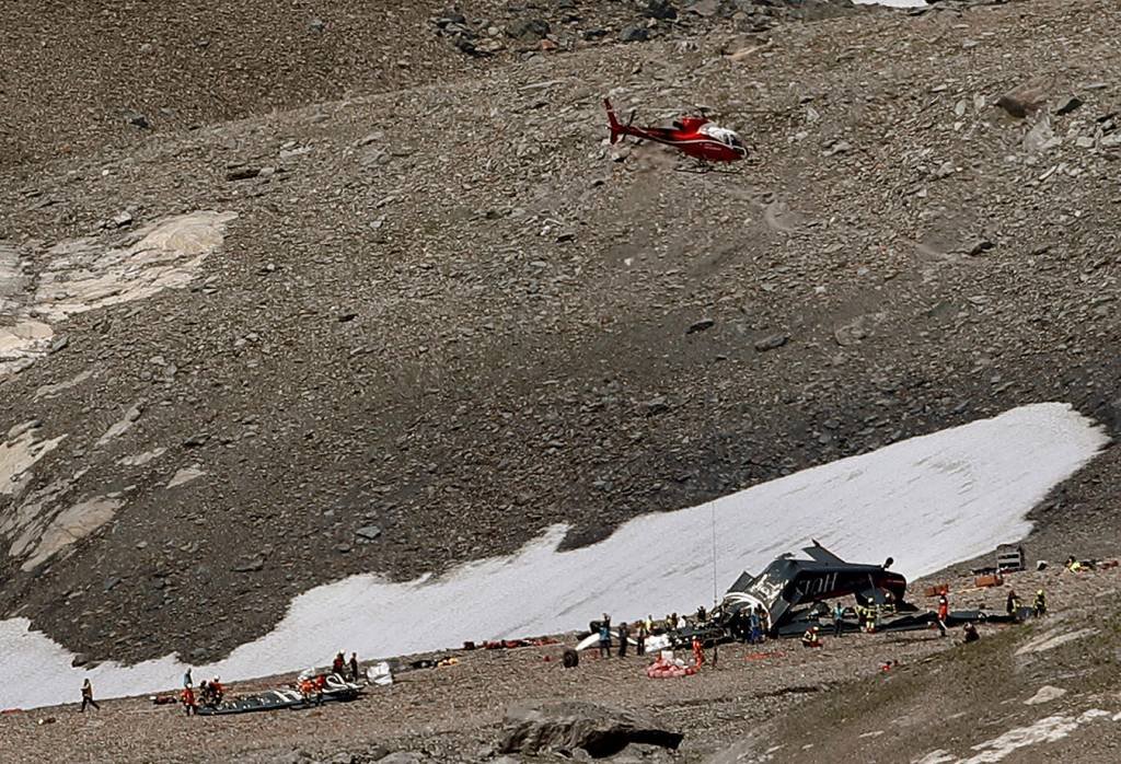 Acidente com avião militar de coleção deixa 20 mortos na Suíça