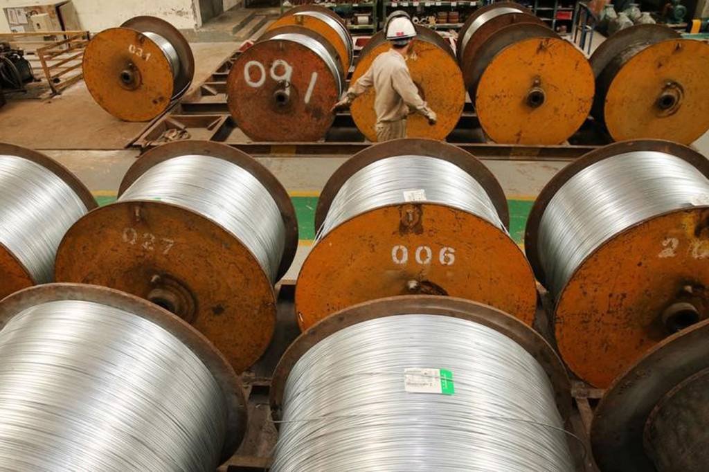 Cidade em maior polo siderúrgico da China vai cortar produção