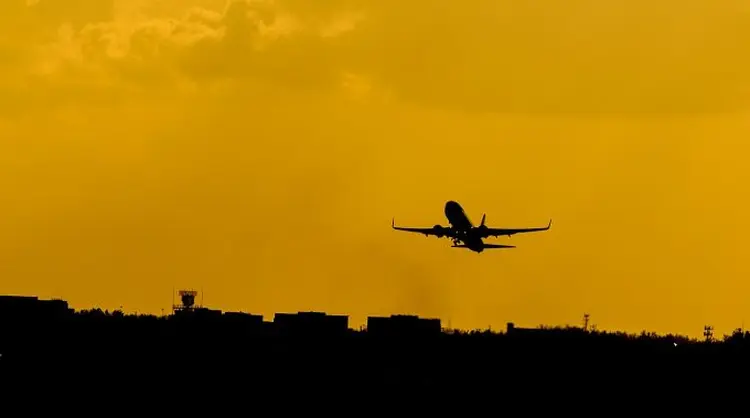 Empresas interessadas na concessão de 12 aeroportos estão pressionando o governo para que o leilão desses terminais seja realizado ainda neste ano (Aeroporto Internacional de Miami/Wikimedia Commons)