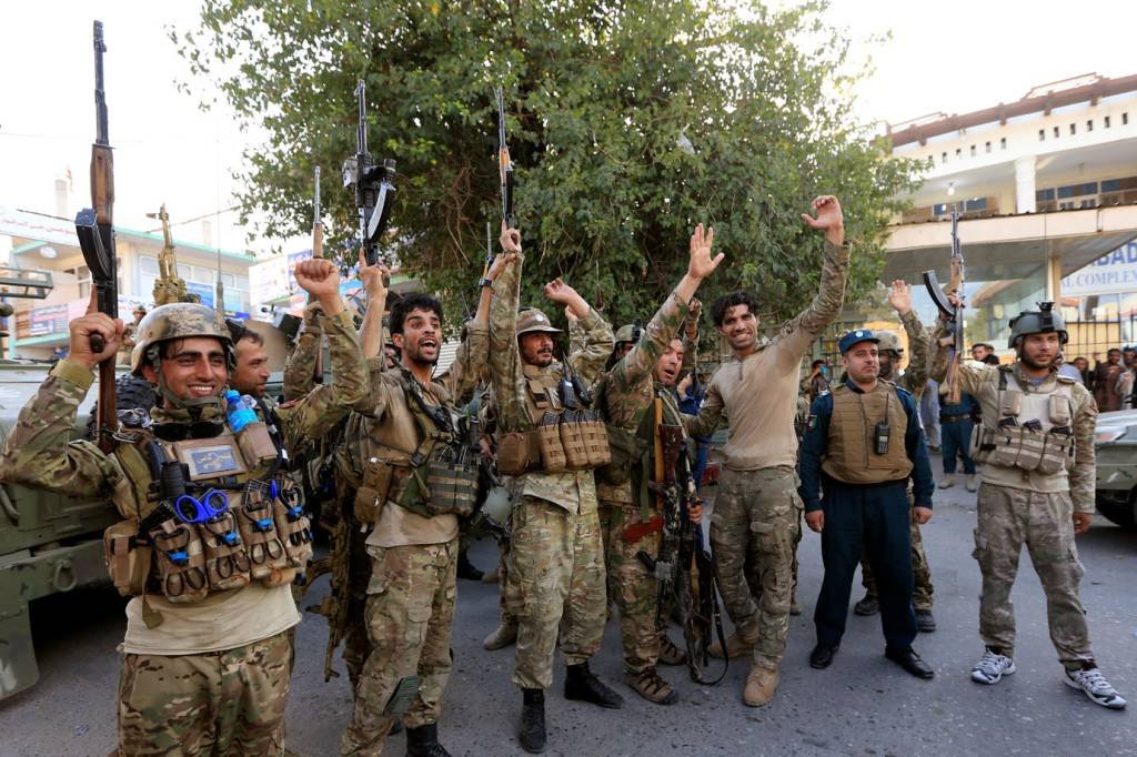 Exército afegão reforça operações em cidade alvo de atentados