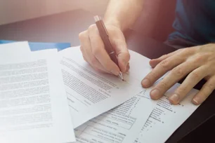Imagem referente à matéria: O que é escritura pública e qual a diferença para contrato particular