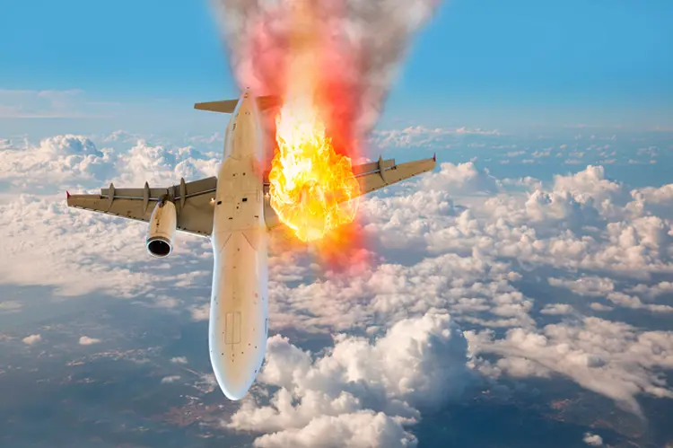 Avião caindo: sistemas de controle não são capazes de extinguir um incêndio (muratart/Thinkstock)
